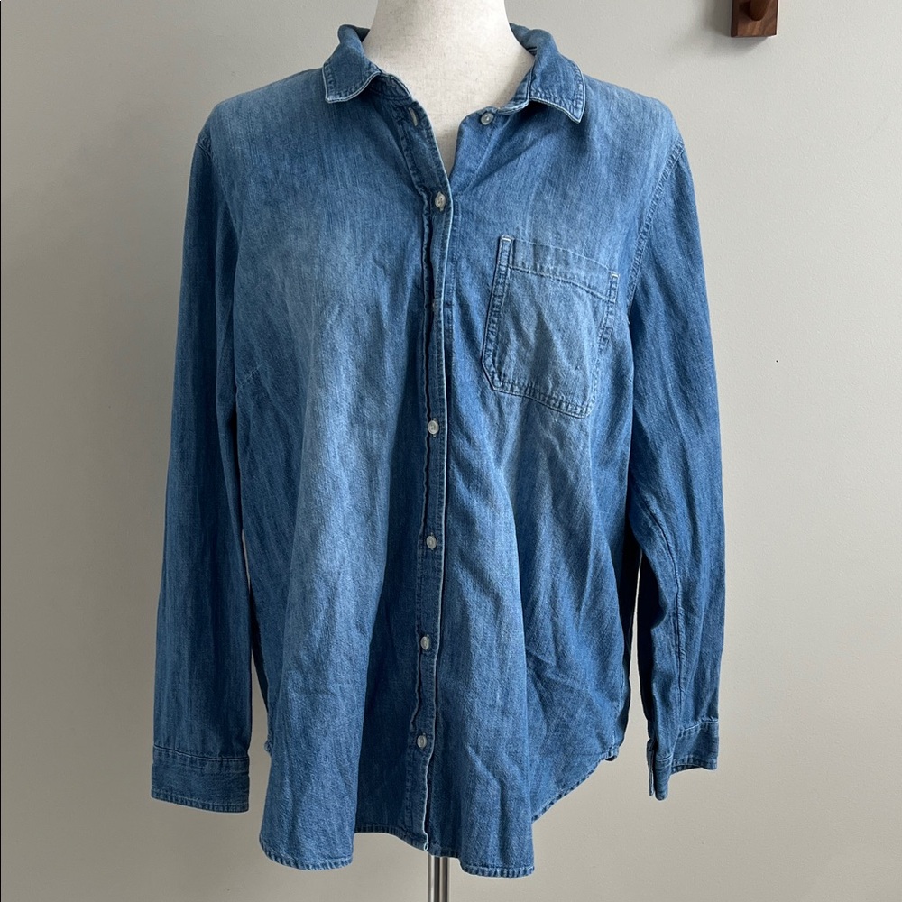 Old Navy The Classic Shirt Chambray Denim Button Up 100% Cotton